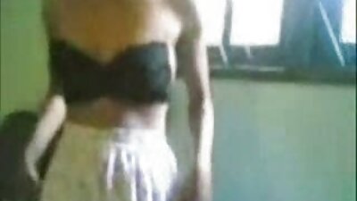 Секси арабска девойка изложи обръсната си sex za vazrastni розова путка